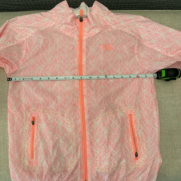 The North Face Women’s XS Windbreaker - Picture 5 of 6